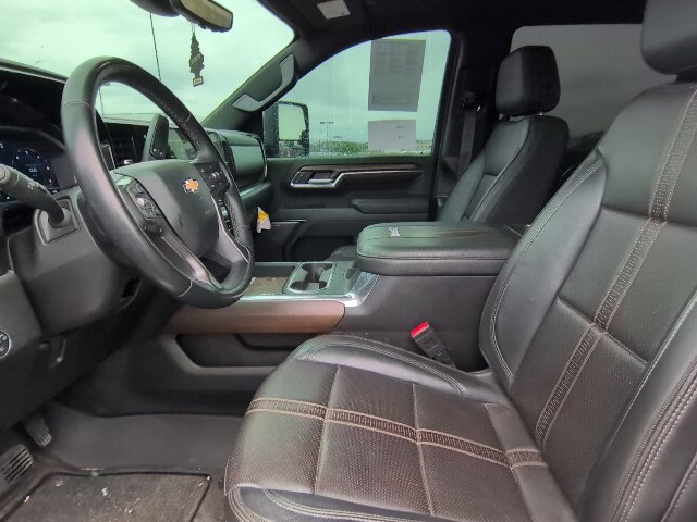 Used 2024 Chevrolet Silverado 3500 High Country w/ High Country Premium Package AWD/4WD image 2