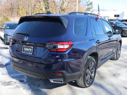 Used 2023 Honda Pilot Sport image 4