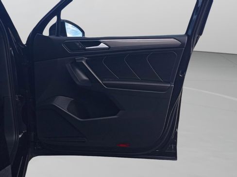 Used 2022 Volkswagen Tiguan SE R-Line image 31