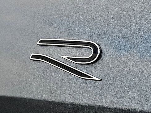 New 2026 Volkswagen Tiguan SE R-Line image 18