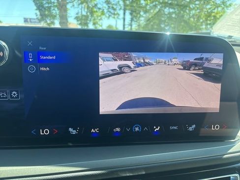Used 2025 Chevrolet Traverse LT AWD/4WD image 22