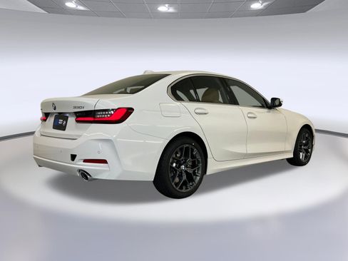 Used 2025 BMW 330i xDrive Sedan w/ Premium Package AWD/4WD image 7
