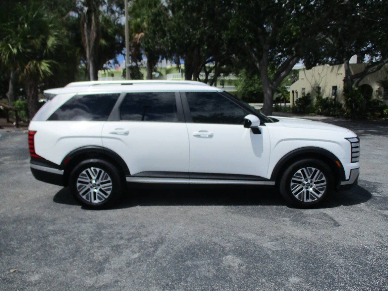 Used 2026 Hyundai Palisade SEL Premium FWD image 3