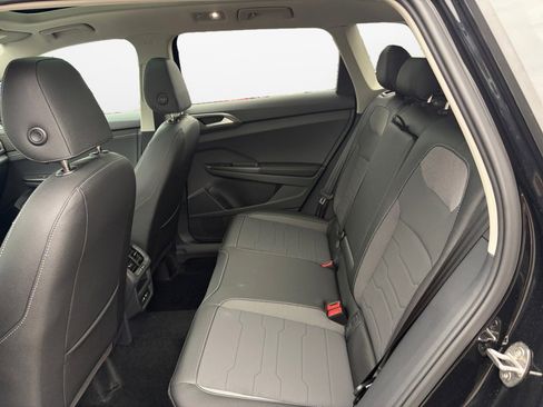 Used 2026 Volkswagen Taos SE image 13