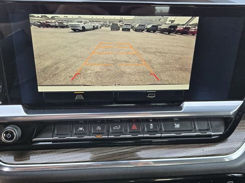 Used 2023 Chevrolet Silverado 1500 LT AWD/4WD image 17