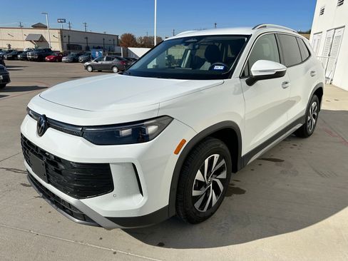 Used 2025 Volkswagen Tiguan S image 3