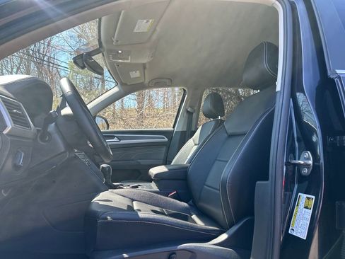 Certified 2023 Volkswagen Atlas SE image 3