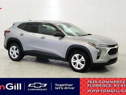 Used 2025 Chevrolet Trax LS w/ Driver Confidence Package FWD image 1