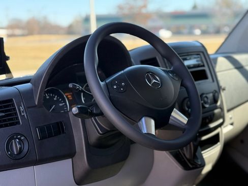 Used 2018 Mercedes-Benz Sprinter 3500 image 12