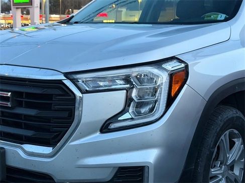 Used 2022 GMC Terrain SLE w/ Driver Convenience Package image 25