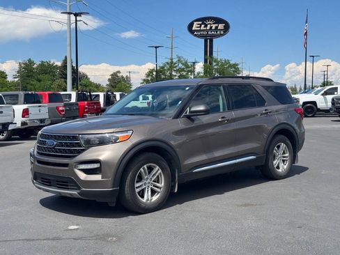 Used 2021 Ford Explorer XLT AWD/4WD image 3