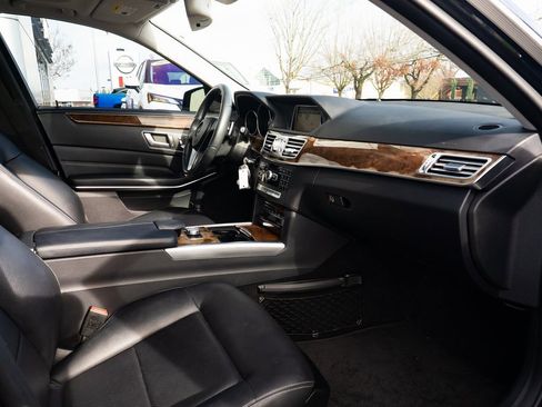 Used 2014 Mercedes-Benz E 250 BlueTEC Sedan w/ Premium 1 Package image 27