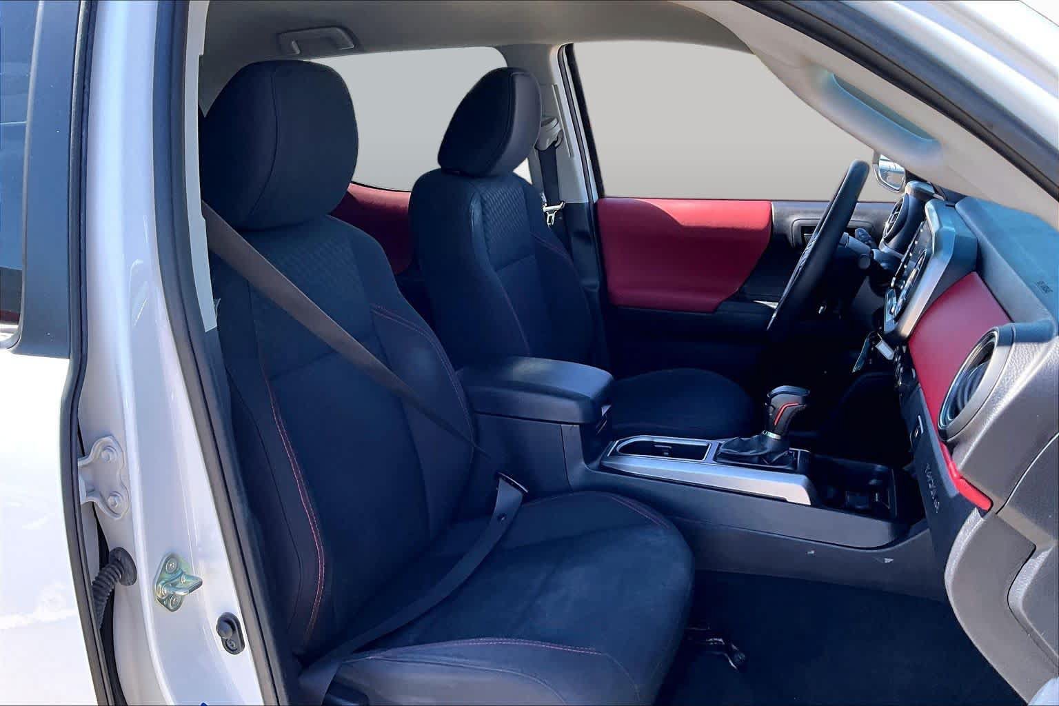 Used 2020 Toyota Tacoma SR5 RWD image 9