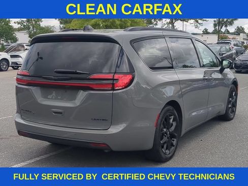 Used 2025 Chrysler Pacifica Limited FWD image 6