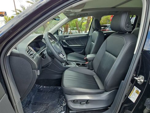 Used 2023 Volkswagen Tiguan SE w/ Panoramic Sunroof Package FWD image 14