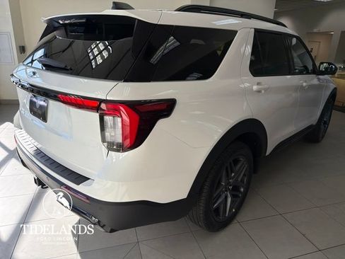 New 2026 Ford Explorer ST-Line w/ ST-Line Street Pack RWD image 8