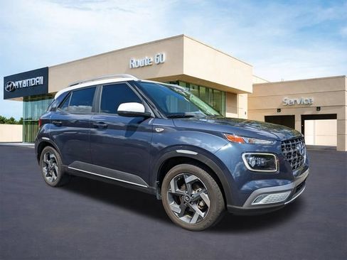 Certified 2023 Hyundai Venue Limited w/ Cargo Package FWD image 2