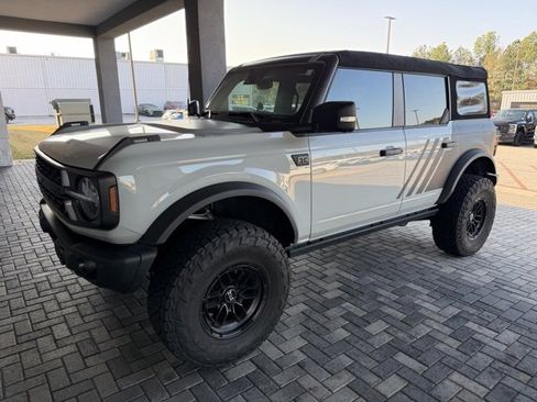 Used 2023 Ford Bronco Badlands image 2