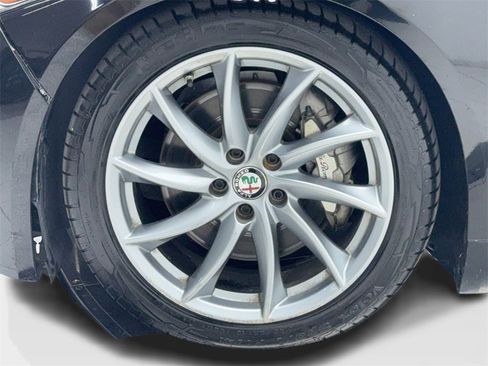 Used 2019 Alfa Romeo Giulia image 52