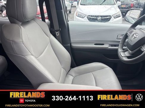 Used 2025 Toyota Sienna XLE image 34
