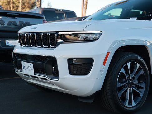 New 2025 Jeep Grand Cherokee Overland image 7