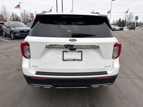 Used 2022 Ford Explorer XLT w/ Equipment Group 202A image 6