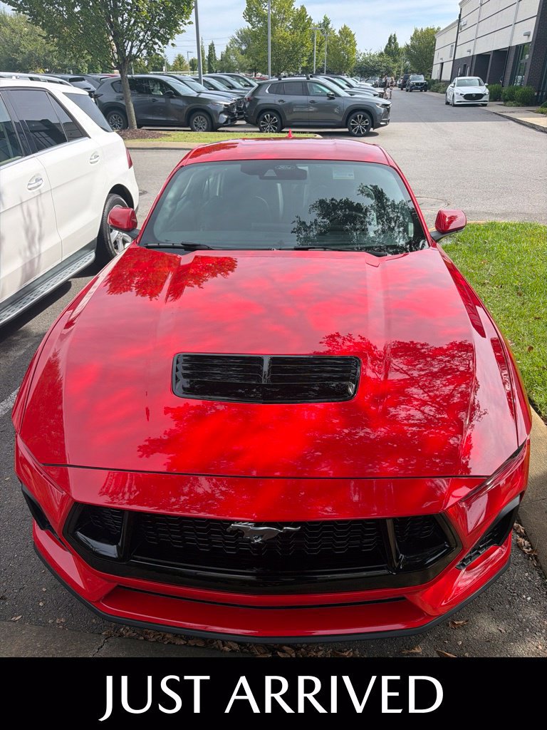 Used 2025 Ford Mustang GT RWD image 3