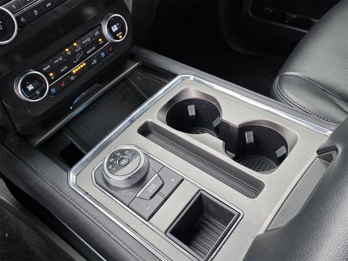 Used 2021 Ford Expedition XLT image 18