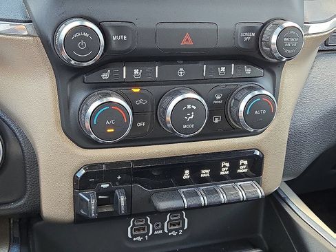Used 2022 RAM 1500 Laramie AWD/4WD image 29
