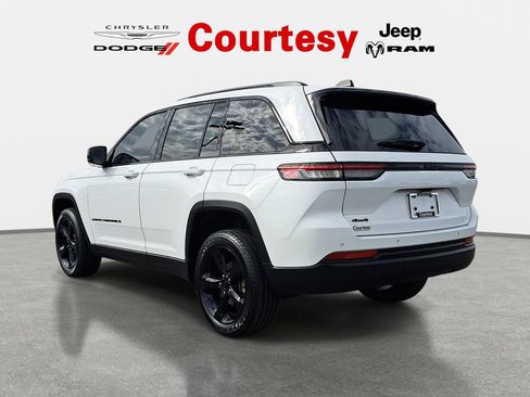 Certified 2024 Jeep Grand Cherokee Altitude AWD/4WD image 6