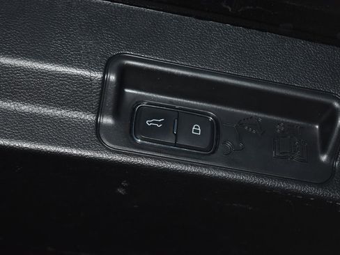 Used 2022 Ford Explorer XLT w/ Equipment Group 202A image 37