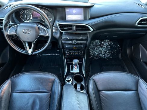 Used 2018 INFINITI QX30 AWD image 3