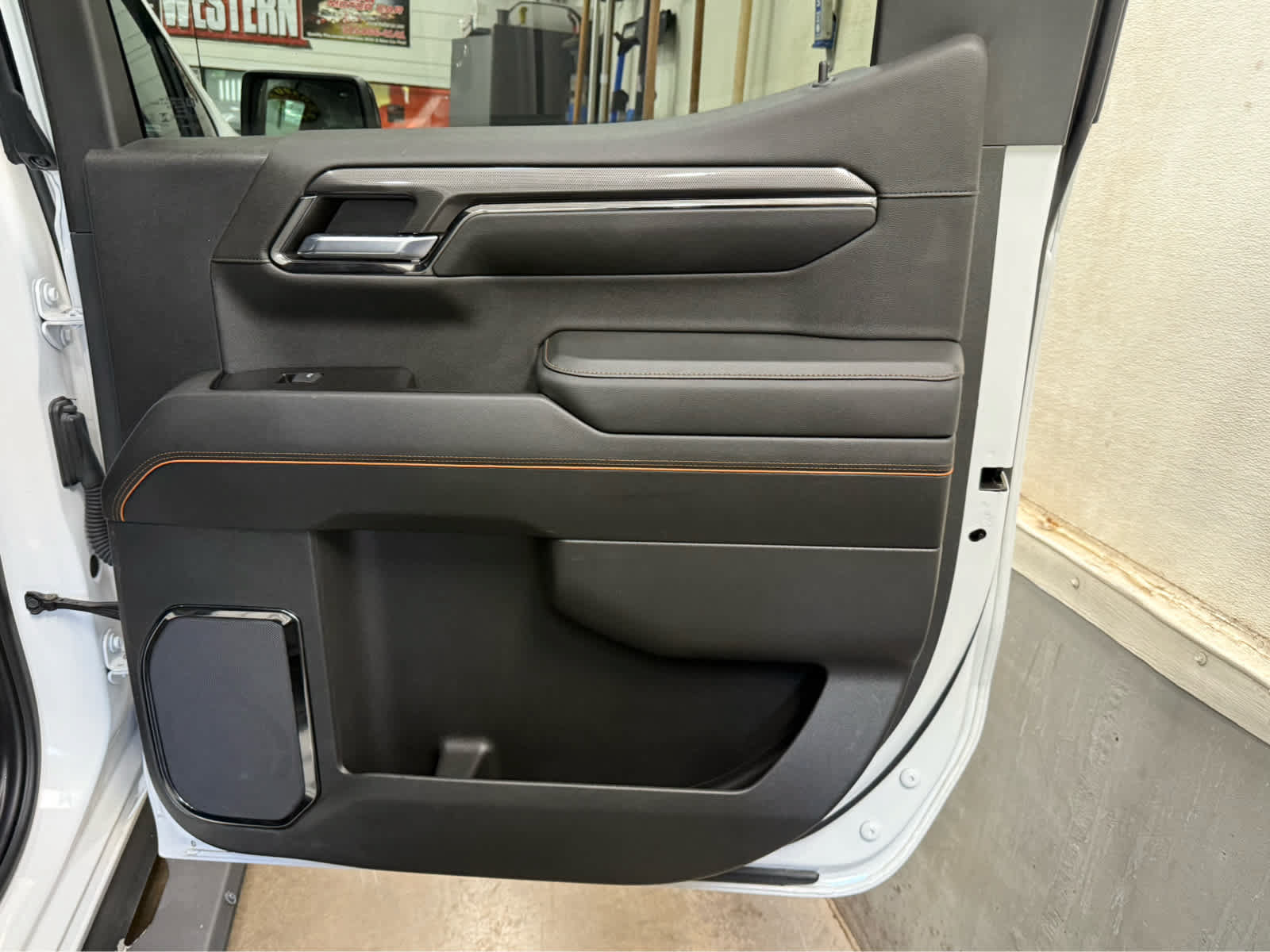 Used 2024 GMC Sierra 1500 AT4 w/ AT4 Preferred Package AWD/4WD image 16