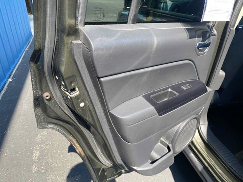 Used 2016 Jeep Patriot Latitude FWD image 28