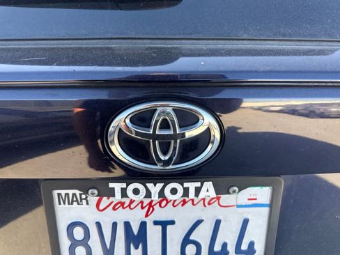 Used 2021 Toyota RAV4 XLE w/ Carpet Mat Package (TMS) FWD image 12