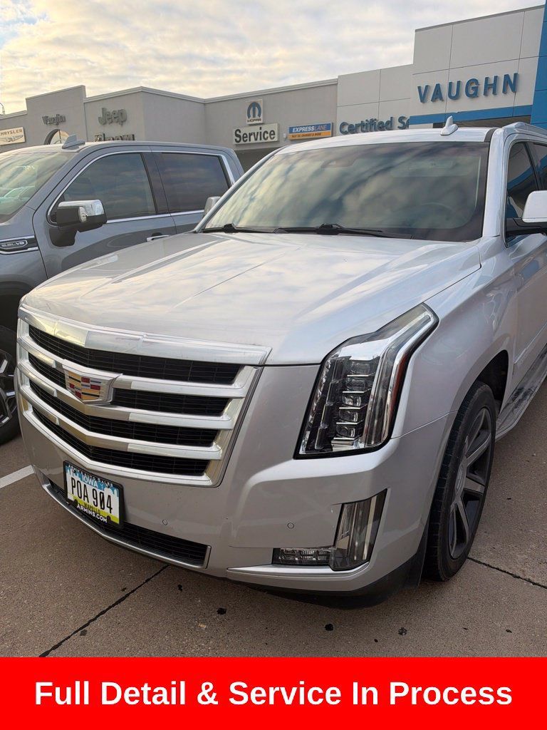 Used 2016 Cadillac Escalade Luxury AWD/4WD image 3