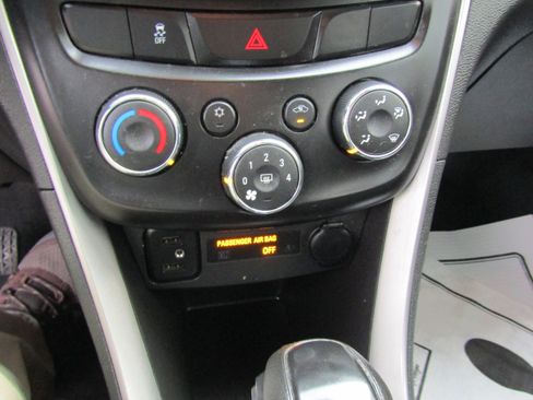 Used 2020 Chevrolet Trax LS image 19