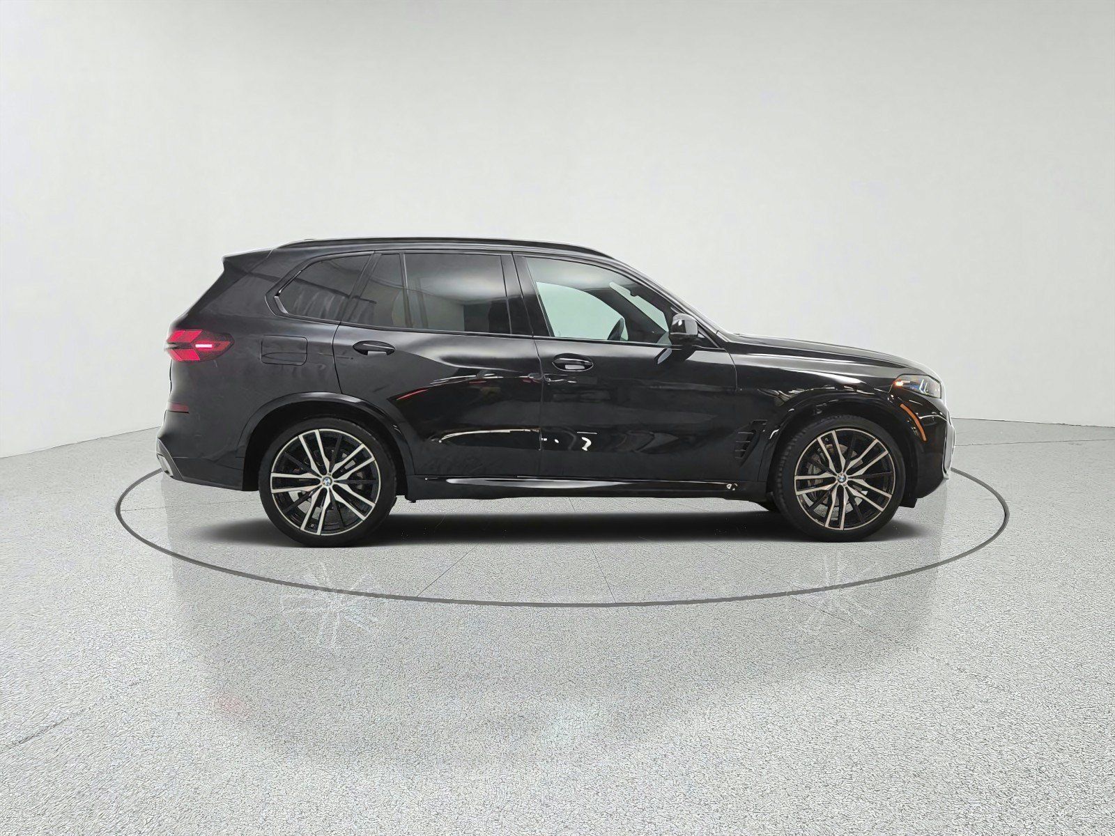Used 2024 BMW X5 xDrive40i w/ M Sport Package AWD/4WD image 4
