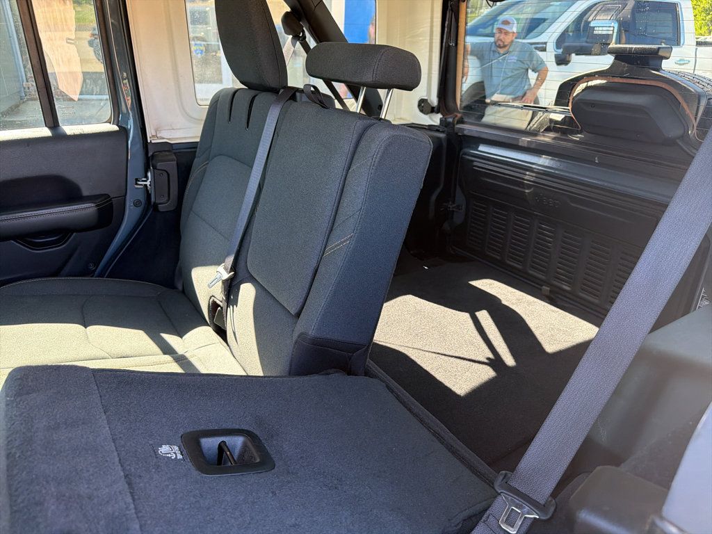 Used 2024 Jeep Wrangler Unlimited Sahara AWD/4WD image 20
