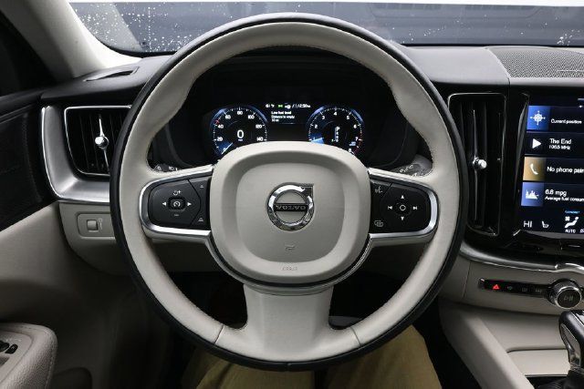Used 2019 Volvo XC60 T5 Momentum w/ Multimedia Package FWD image 23