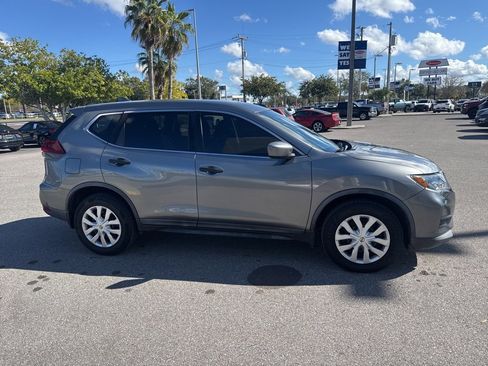 Used 2018 Nissan Rogue S image 4