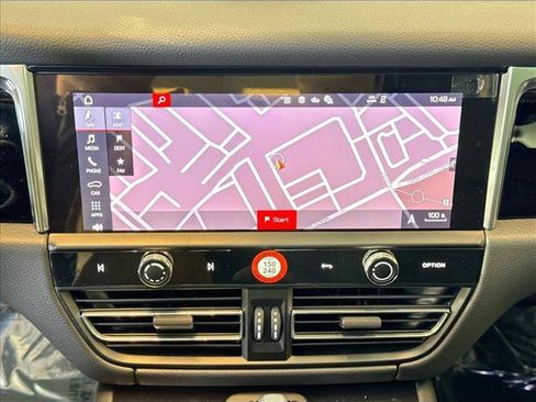 Certified 2026 Porsche Macan AWD/4WD image 16