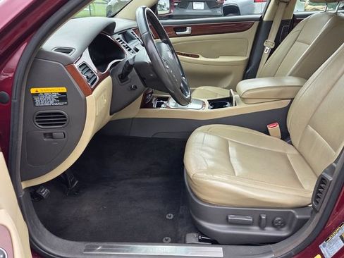 Used 2012 Hyundai Genesis 3.8 RWD image 5