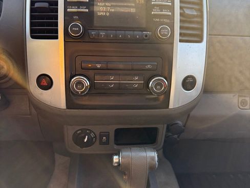 Used 2014 Nissan Frontier SV image 14