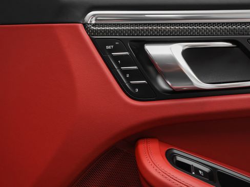 Certified 2025 Porsche Macan GTS image 27