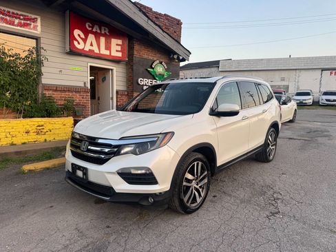 Used 2018 Honda Pilot Touring image 1