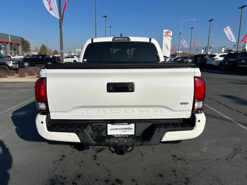 Used 2018 Toyota Tacoma TRD Off-Road image 4