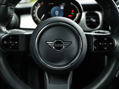 Used 2024 MINI Cooper 2-Door Hardtop FWD image 29