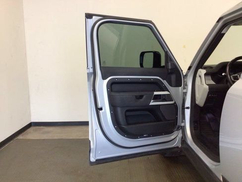 Used 2020 Land Rover Defender 110 SE AWD/4WD image 7