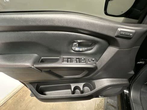 Used 2021 Nissan Titan PRO-4X w/ Pro-4x Convenience Package image 19